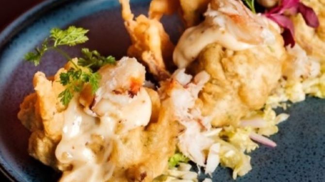 What parking options are available at blu violet?